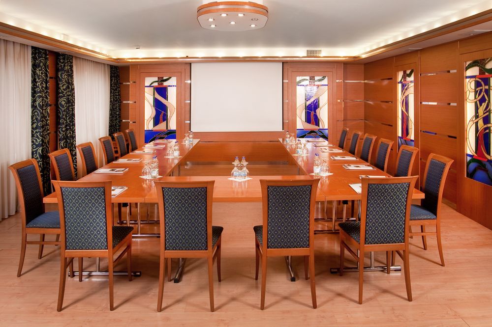 โรงแรมคาวาเรีย เยอร์ ภายนอก รูปภาพ