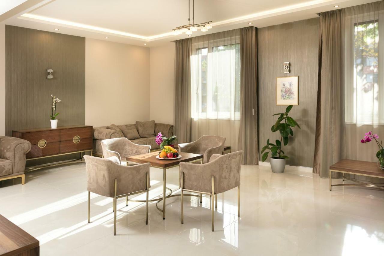 โรงแรมคาวาเรีย เยอร์ ภายนอก รูปภาพ